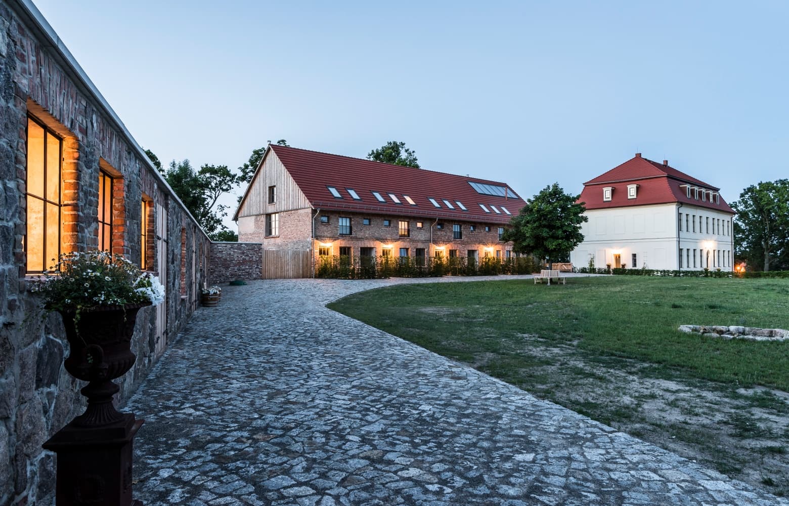 Calm and authentic manor surrounded by beautiful nature