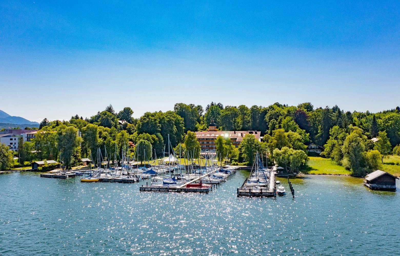 Luxurious yacht hotel directly next to Lake Chiemsee