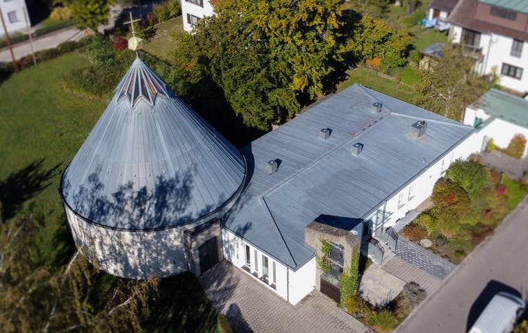 Spacious 'think tank' in former church next to Donau