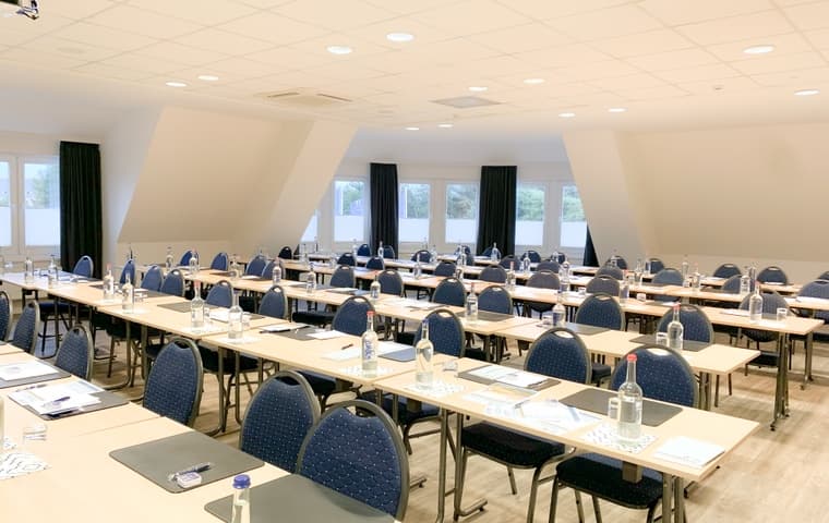 Modernes Aparthotel auf Sylt mit Blick in die Dünen