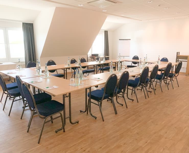 Mid-sized meeting room