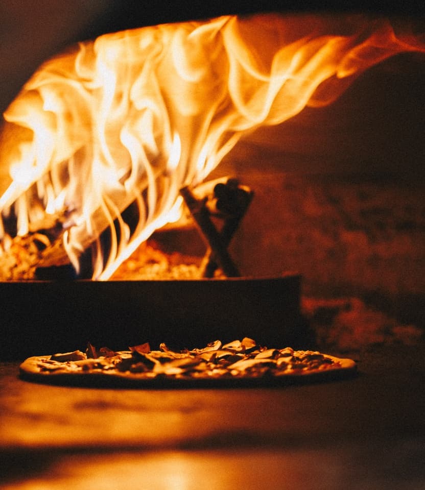 Gemütlicher Pizzaabend mit Lagerfeuer